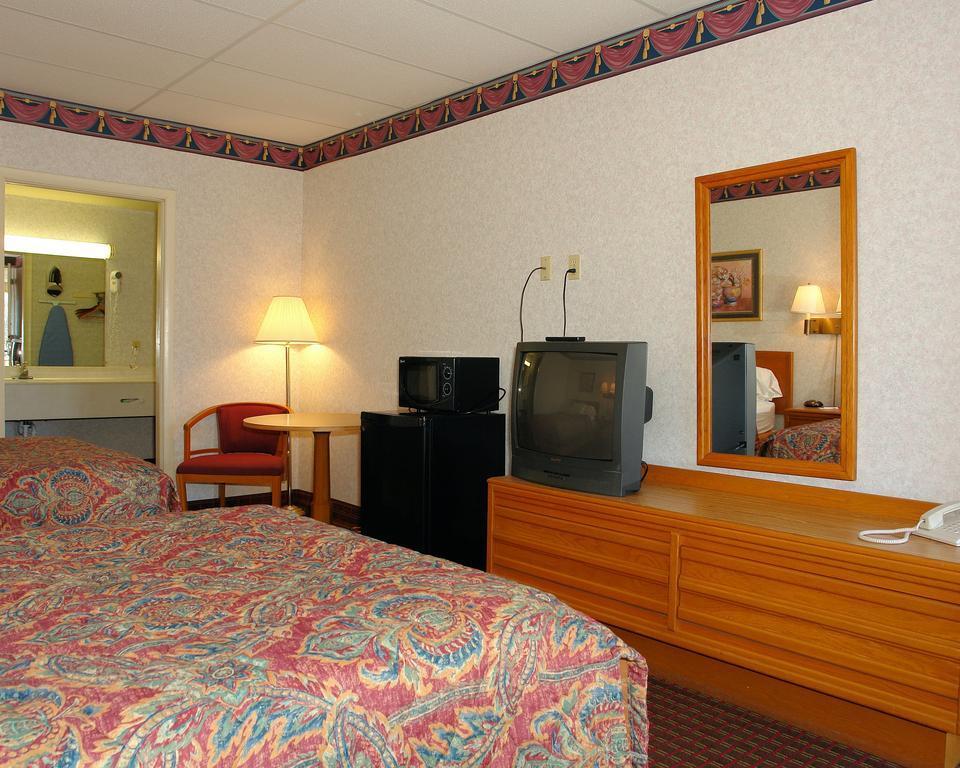 Econo Lodge Wytheville I-77 & I-81 Buitenkant foto