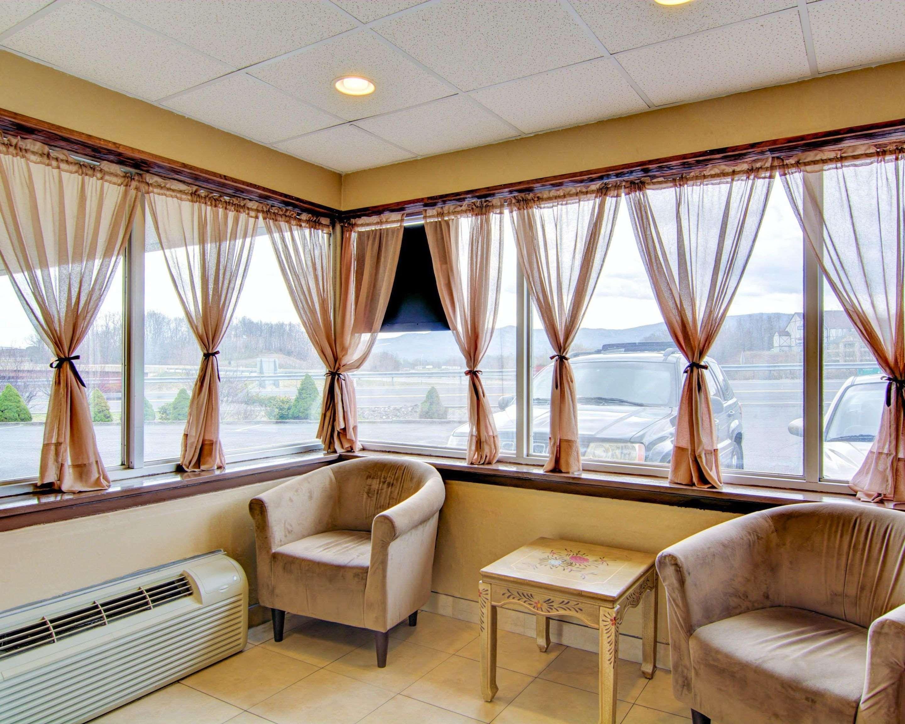 Econo Lodge Wytheville I-77 & I-81 Buitenkant foto